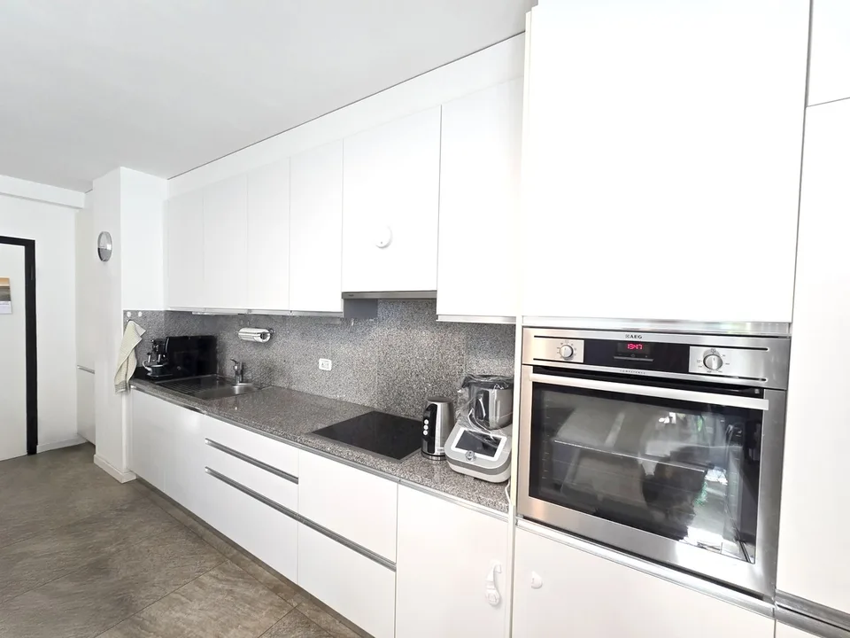 Beautiful 4.5-room apartment in modern style with large covered terrace.