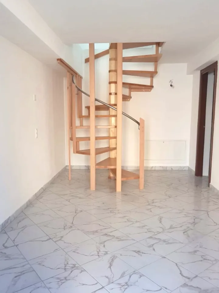 Schönes 3,5-Zimmer-Wohnung mit offener Küche renoviert