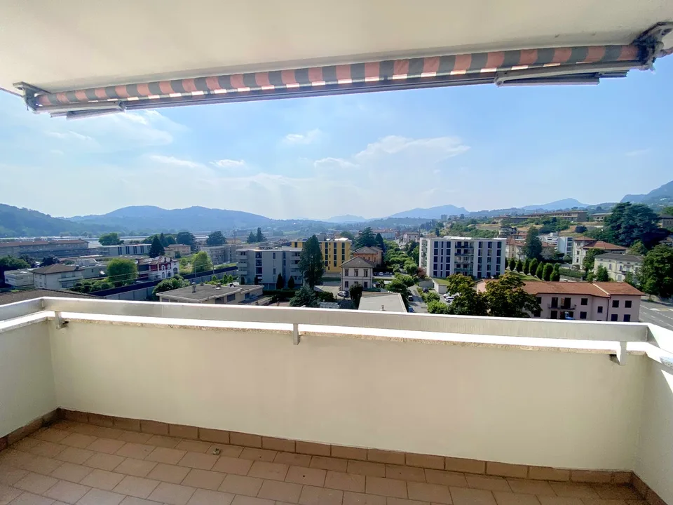 Splendido comodo 3,5 locali ristrutturato con terrazzo panoramico