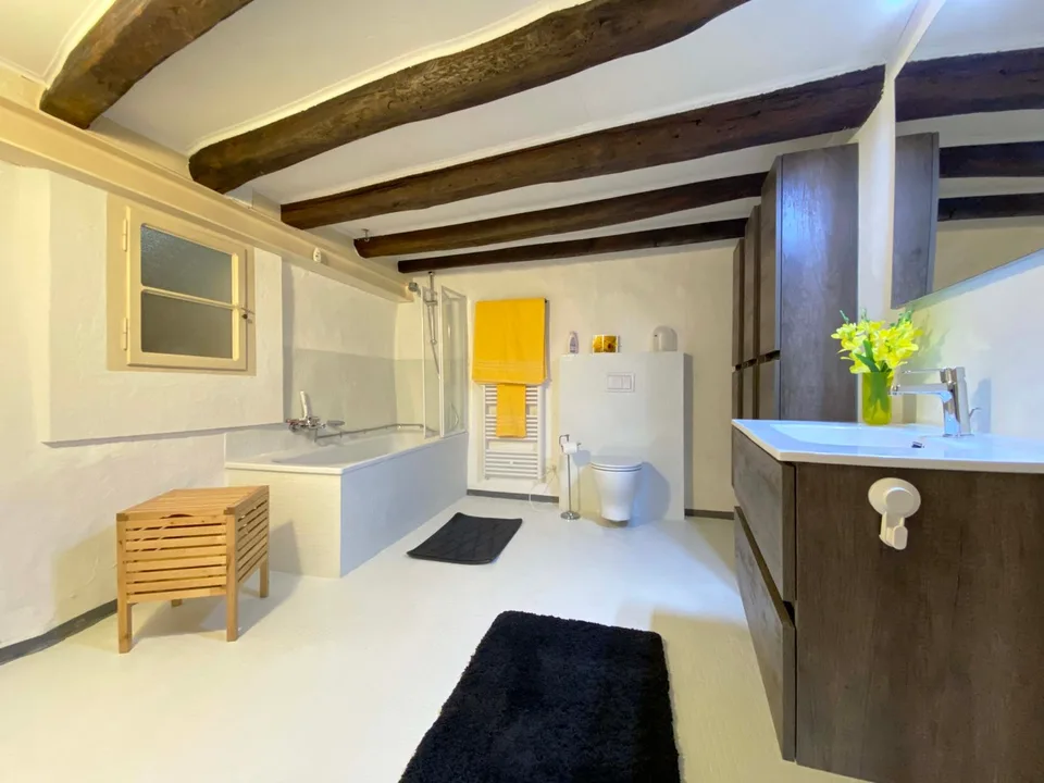 Palazzina rénovée de quatre unités autorisée pour les locations courtes