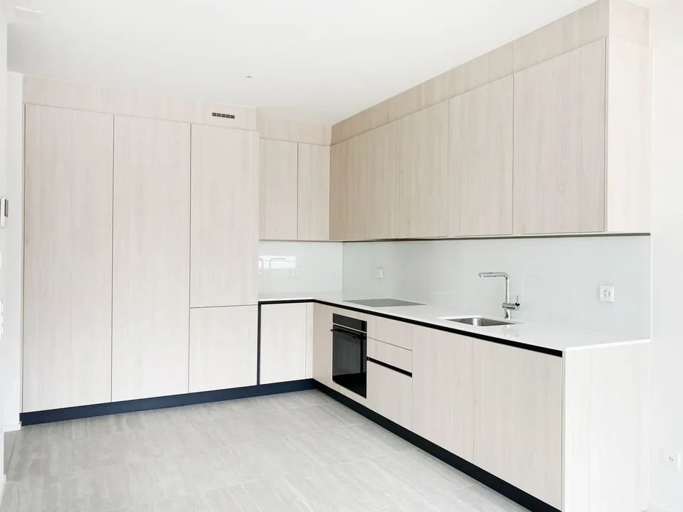 Elegantes neues 2,5-Zimmer-Appartement mit hohem Standard und privatem Garten.