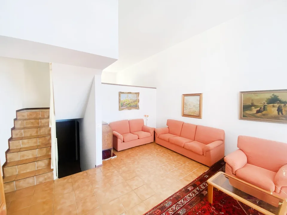 Semi-detached house with 4.5 rooms, garden and duplex living room