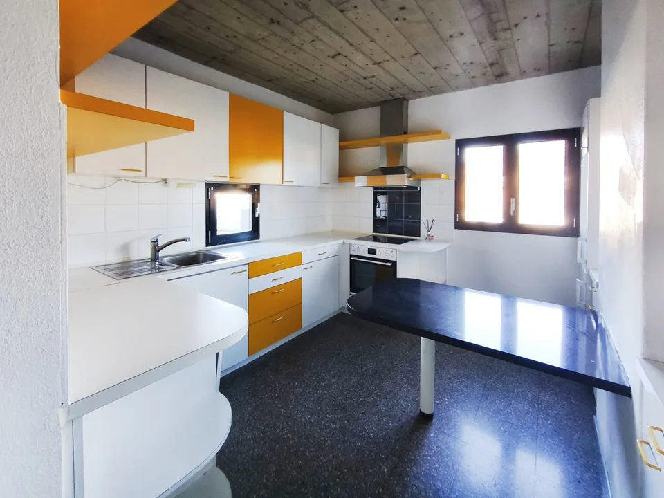 Interessante bifamiliare di due 3,5 con giardino vicino al centro
