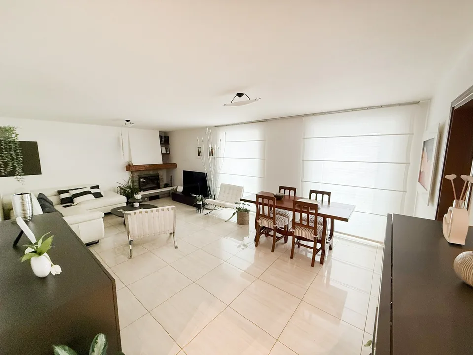 Schönes Haus 6,5 mit Renovierung in mittlerem bis hohem Standard und Garten.