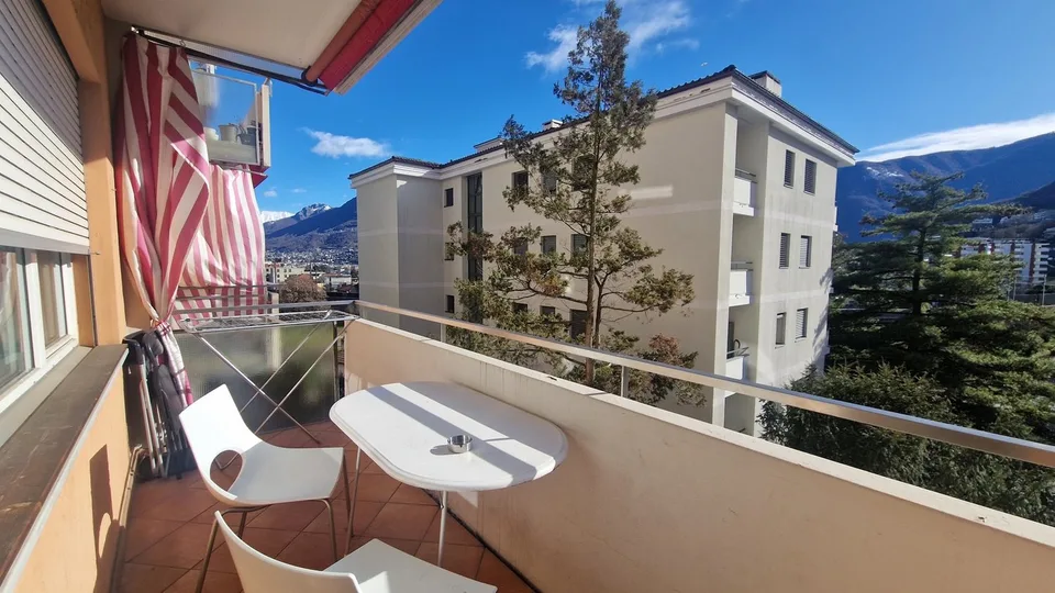 Appartamento 3,5 ristrutturato con balcone e cucina abitabile