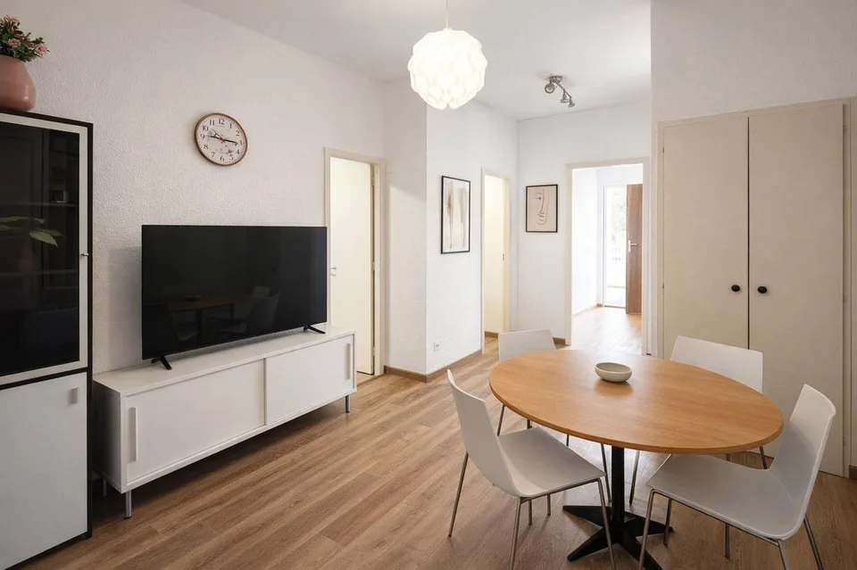 Wohnung 7 Zimmer renoviert mit großen Räumen und Balkonen