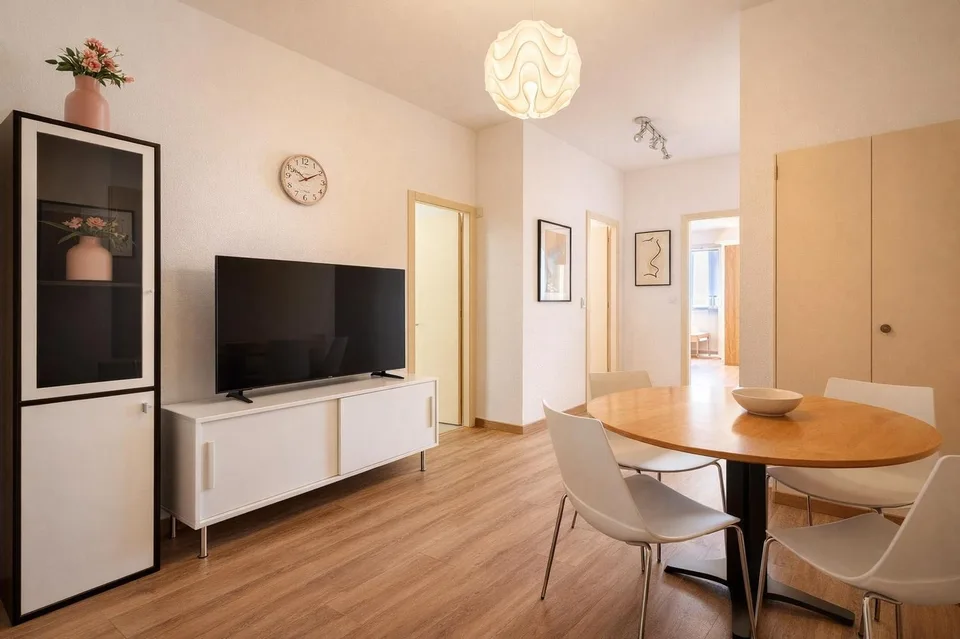 Wohnung 7 Zimmer renoviert mit großen Räumen und Balkonen