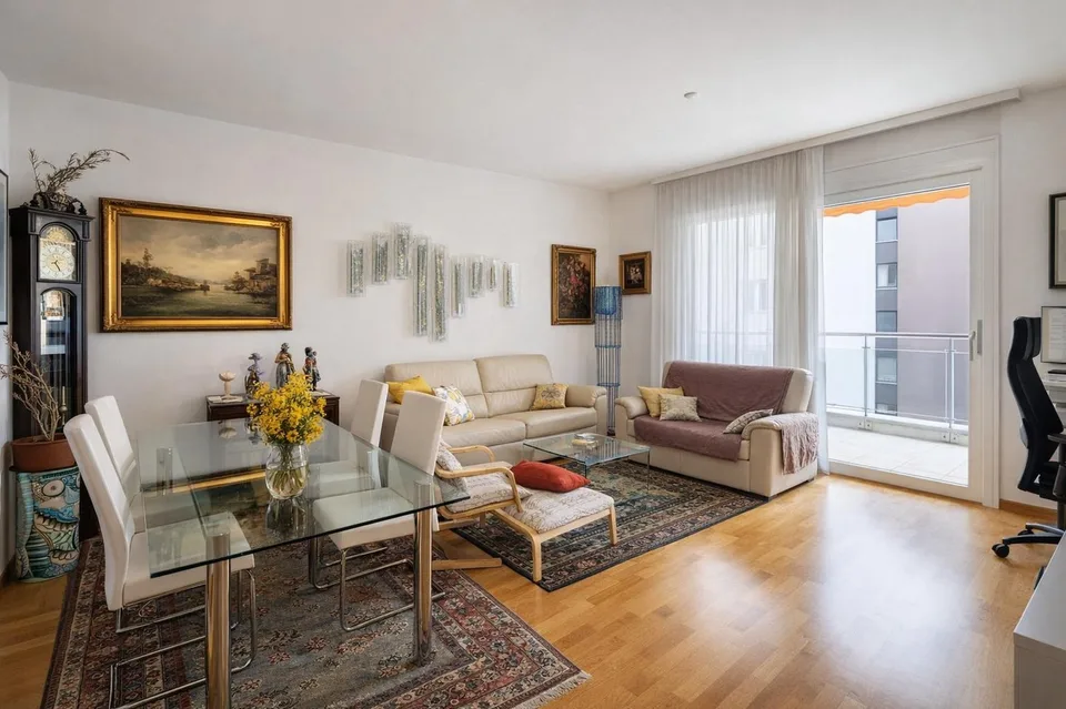 Refined 3.5-room apartment with covered terrace and premium finishes.