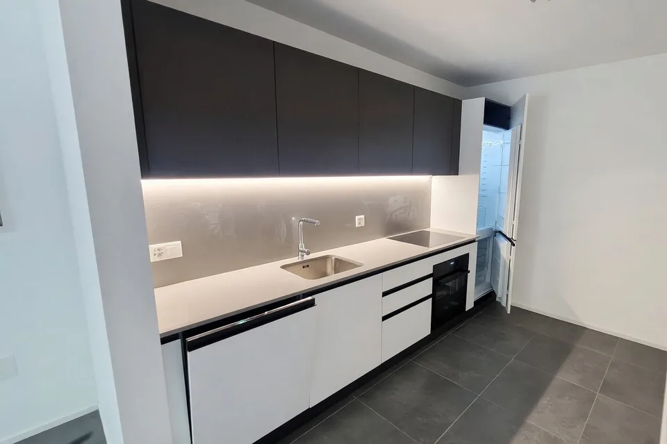 New 3.5-room apartment with covered terrace and two balconies