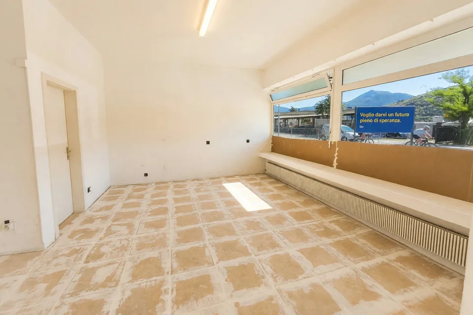 Espace commercial 70 m² sur une rue de passage avec 4 places de parking