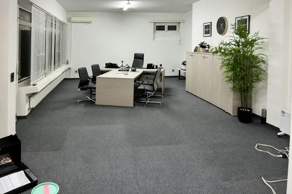 Espace commercial 70 m² sur une rue de passage avec 4 places de parking
