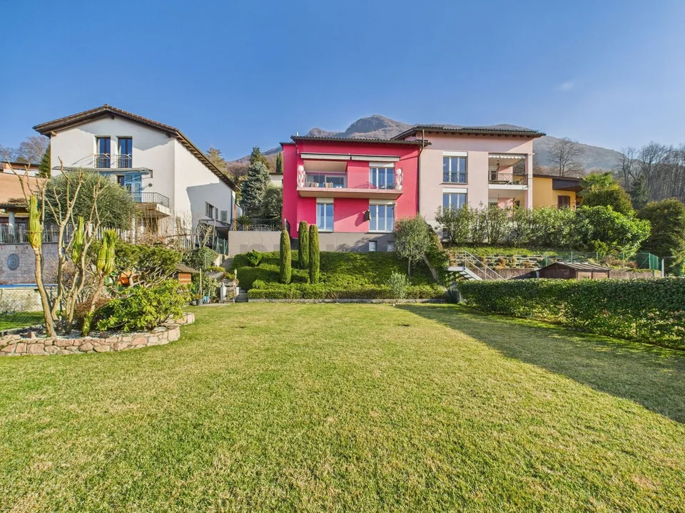 Elegante casa indipendente 6.5 locali con giardino e vista aperta a Davesco-Soragno