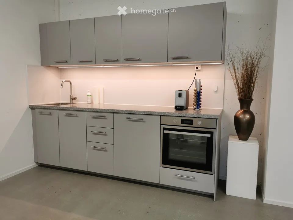 Bureau privé pour 1 jour par semaine – 87 m² avec table de conférence & cuisine
