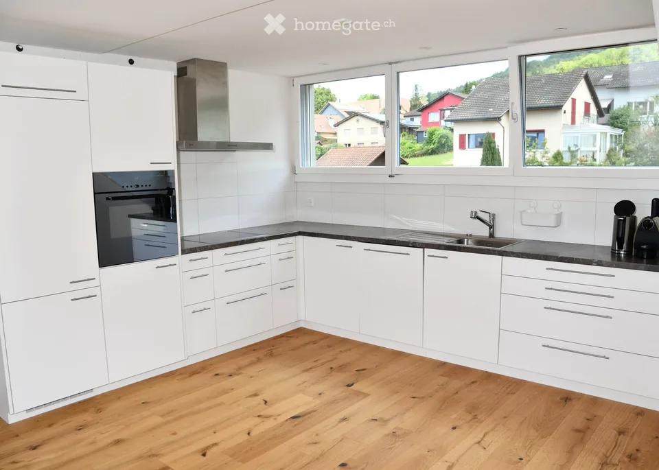 Charmant appartement de 3,5 pièces mansardé à Büsserach – moderne et calme