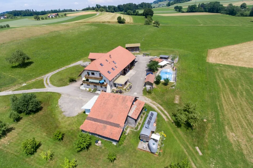 Mehr als ein Bauernhaus - drei Wohnungen und unzählige Möglichkeiten
