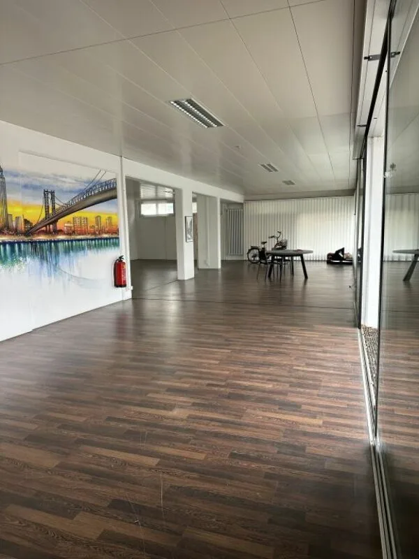 Top Gewerberaum mit viel Licht und idealer Präsentationsfläche