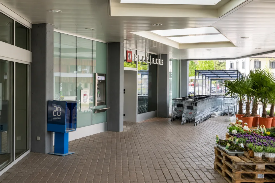 Shared ownership interests in the shopping center in Schwarzenburg