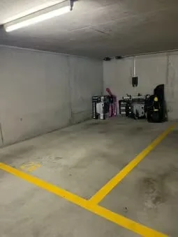 Tiefgarage mit Ladestation