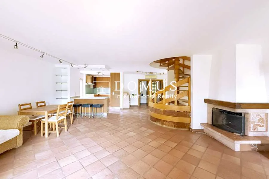 Detached house with garden and garage