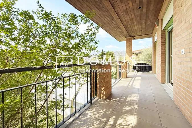 Einfamilienhaus mit Garten und Garage – Foto 9 von 10