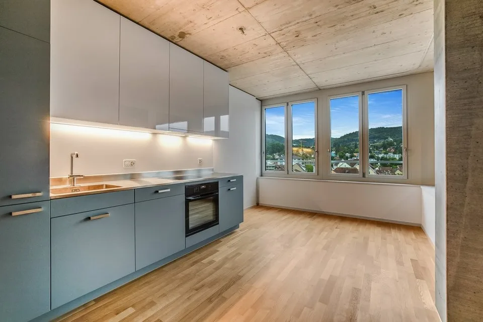 Moderne 2.5-Zimmer-Wohnung, lichtdurchflutet und naturnah