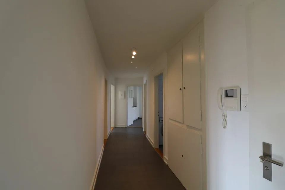 Près de la porte de Spalentor et de l'hôpital universitaire - appartement 3 pièces à Bâle idéal pour les célibataires ou les couples