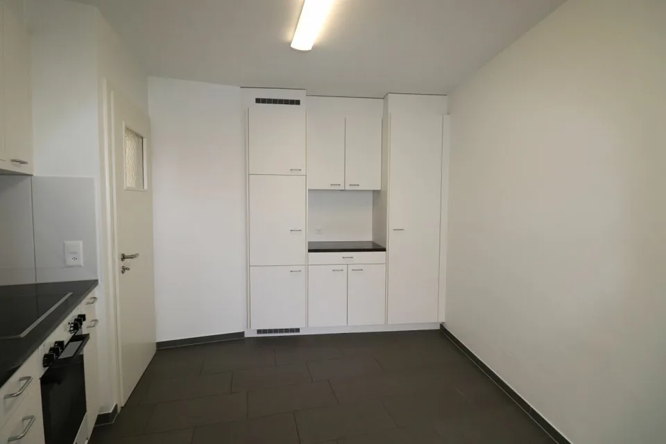 Près de la porte de Spalentor et de l'hôpital universitaire - appartement 3 pièces à Bâle idéal pour les célibataires ou les couples