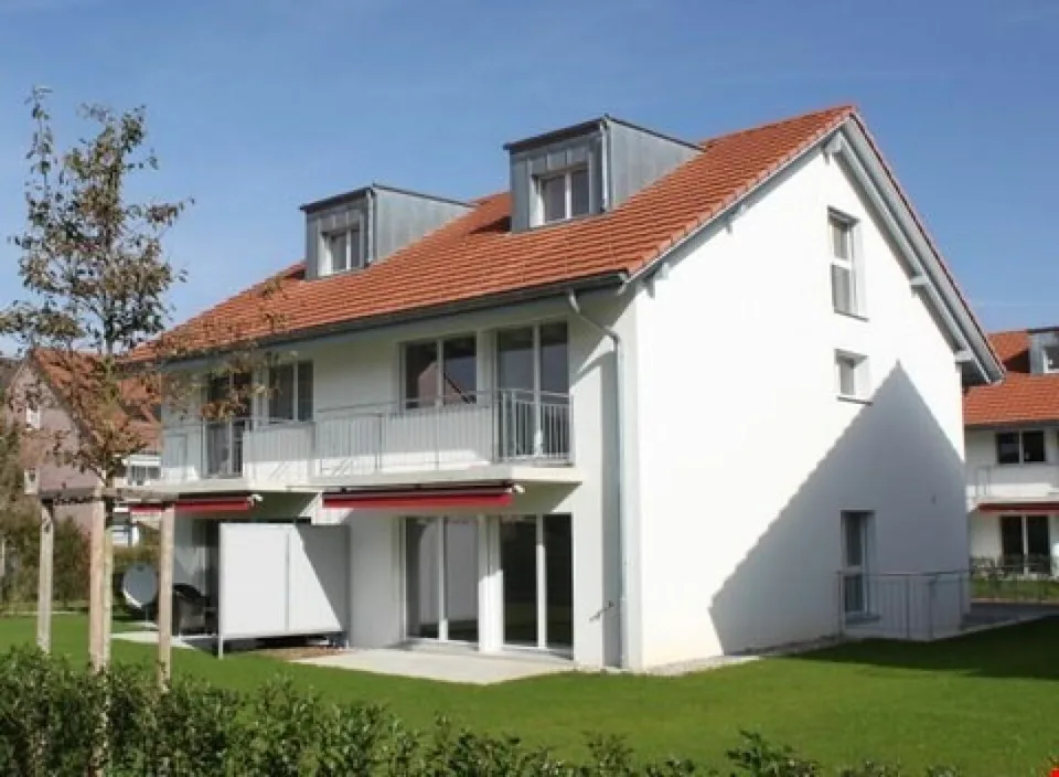 Grosszügiges Doppel-EFH angrenzend an die Landwirtschaftszone