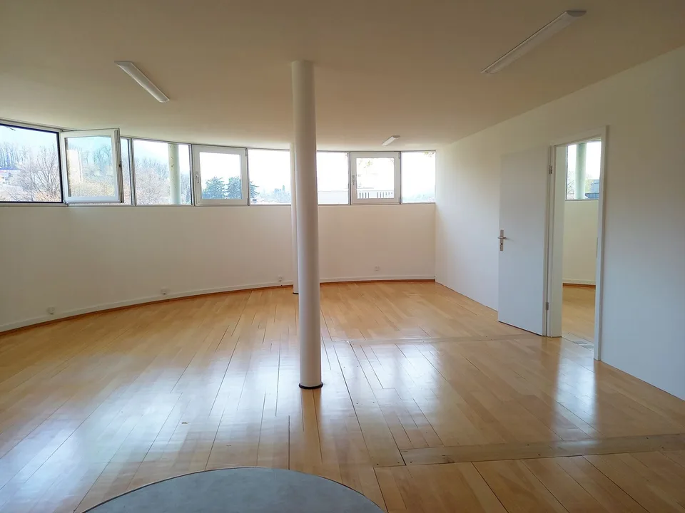 Großes und helles Büro von 90 m² in Sorengo