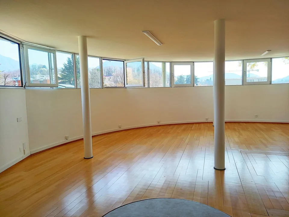 Großes und helles Büro von 90 m² in Sorengo