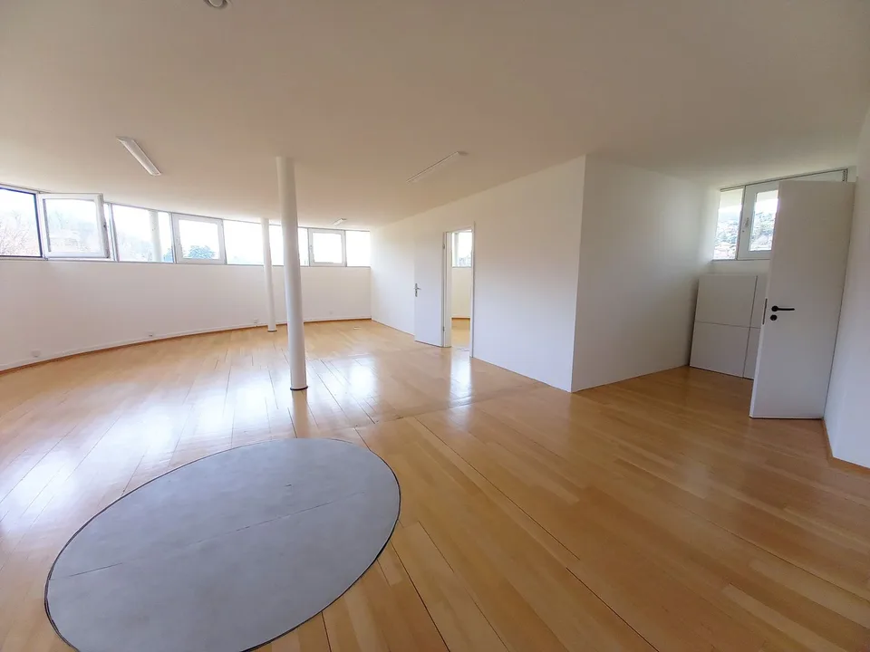 Großes und helles Büro von 90 m² in Sorengo