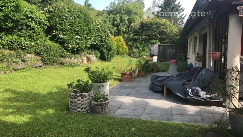 Schönes freistehendes Einfamilienhaus in familienfreundlicher verkehrsberuhigter Strasse