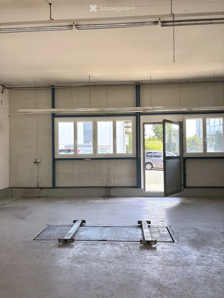 Workshop, Garage, Office & Storage with plenty of outdoor space - Immediately usable