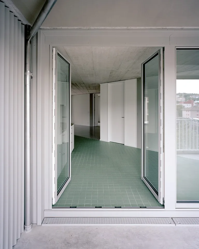 Modern 3.5-room apartment on the 6th floor with its own washing tower
