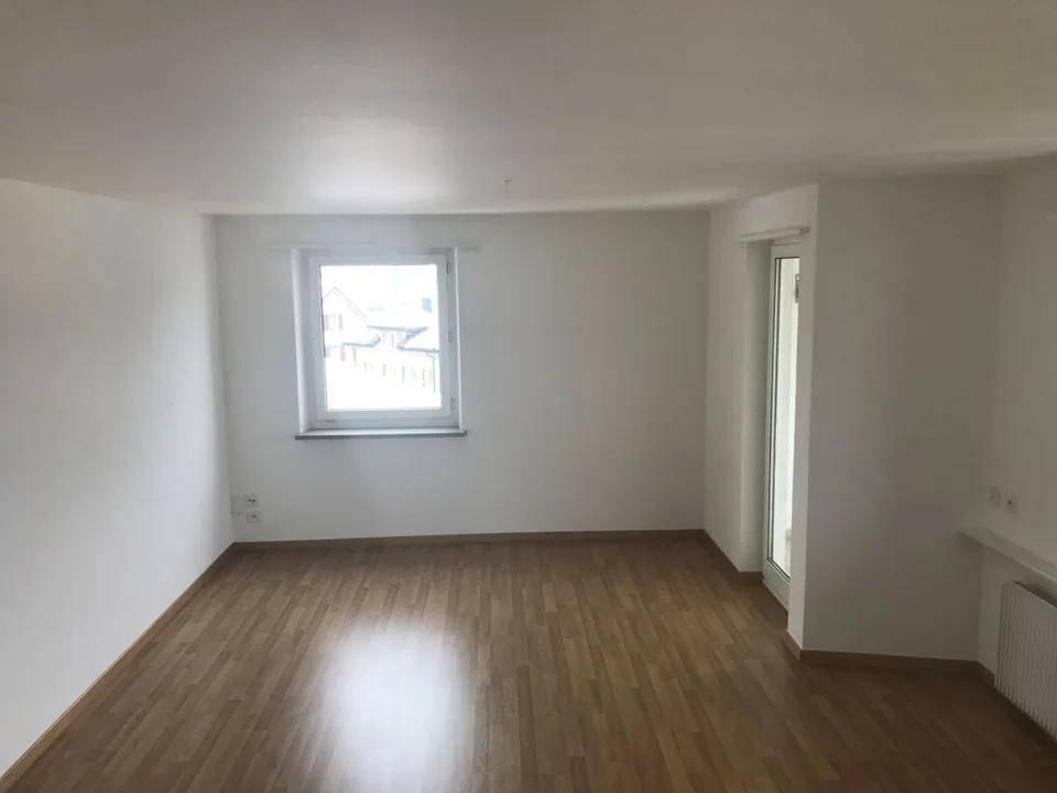 einfache 3 Zi.-Wohnung mit sonnigem Balkon