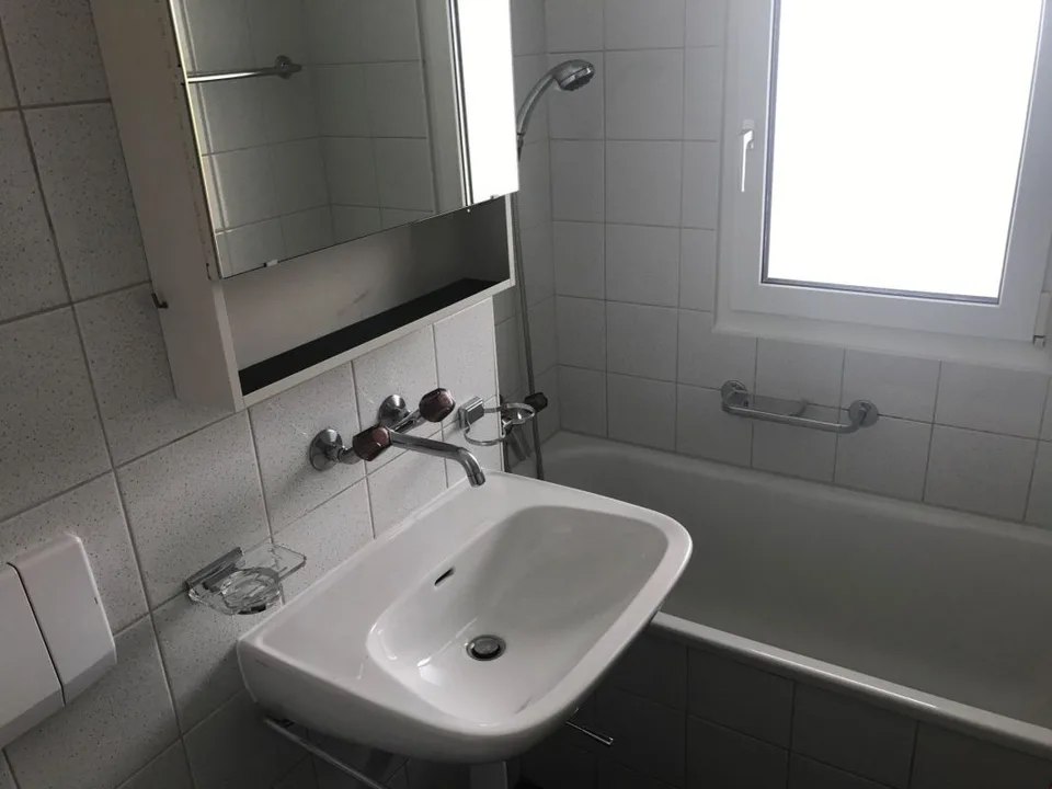 einfache 3 Zi.-Wohnung mit sonnigem Balkon