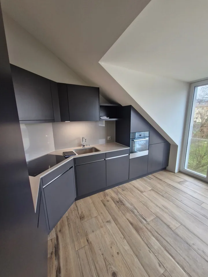 Aussergewöhnliche 3.5 Zimmerdachwohnung mit Eigentumsstandart Ausbau