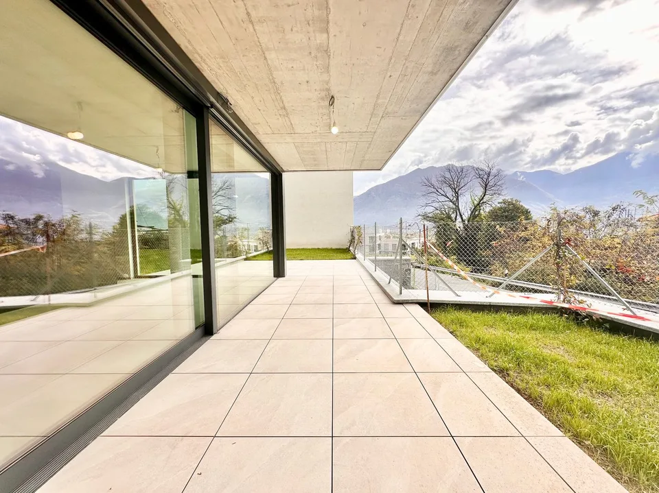 L'ultimo grande giardino con vista lago. Il privilegio di vivere all'aperto.