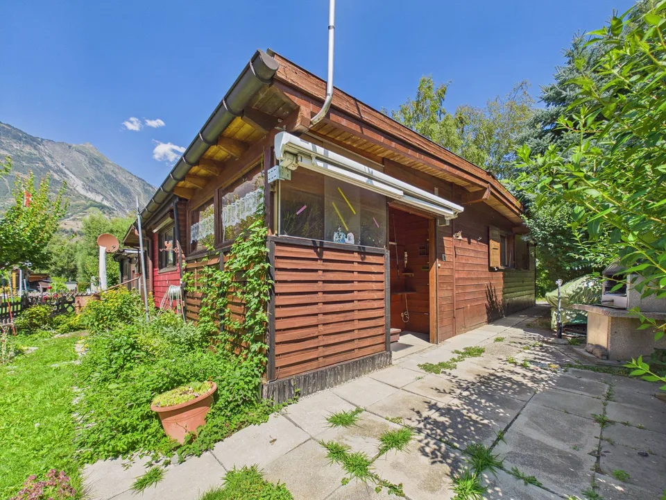 Gemütliches, winterfestes Camping-Chalet an ruhiger Bachlage