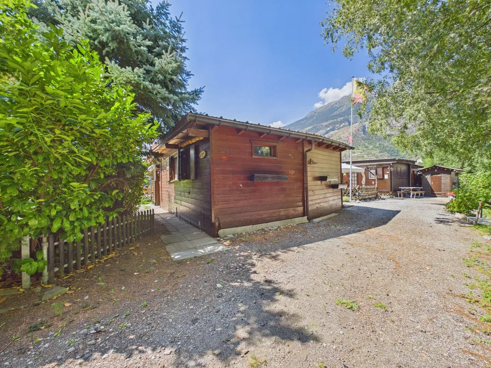 Gemütliches, winterfestes Camping-Chalet an ruhiger Bachlage
