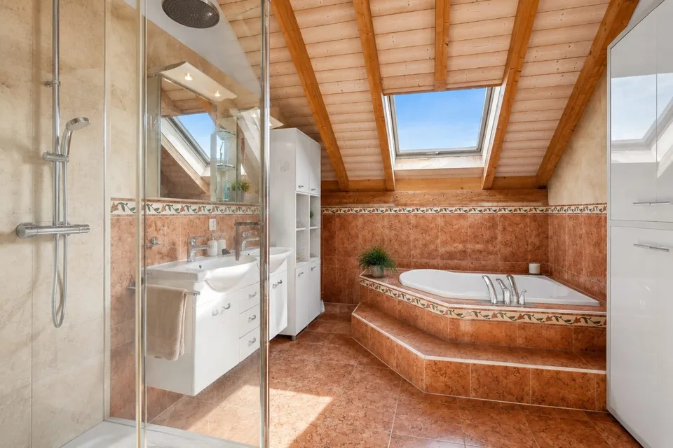 Ampia casa unifamiliare di 7,5 locali con terreno esteso a Rickenbach LU