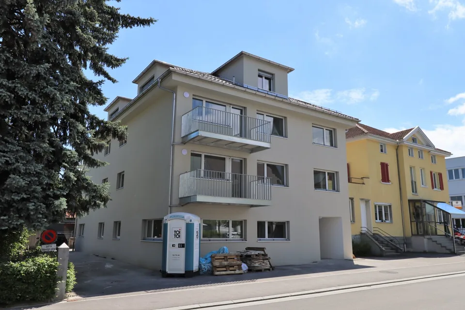 moderne 2.5-Zimmer-Wohnung mit eigener Waschmaschine