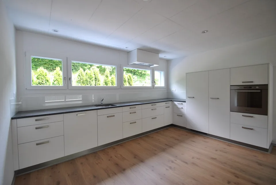 Roommate Search | Modern 4.5-room apartment in Boll with a view of the green