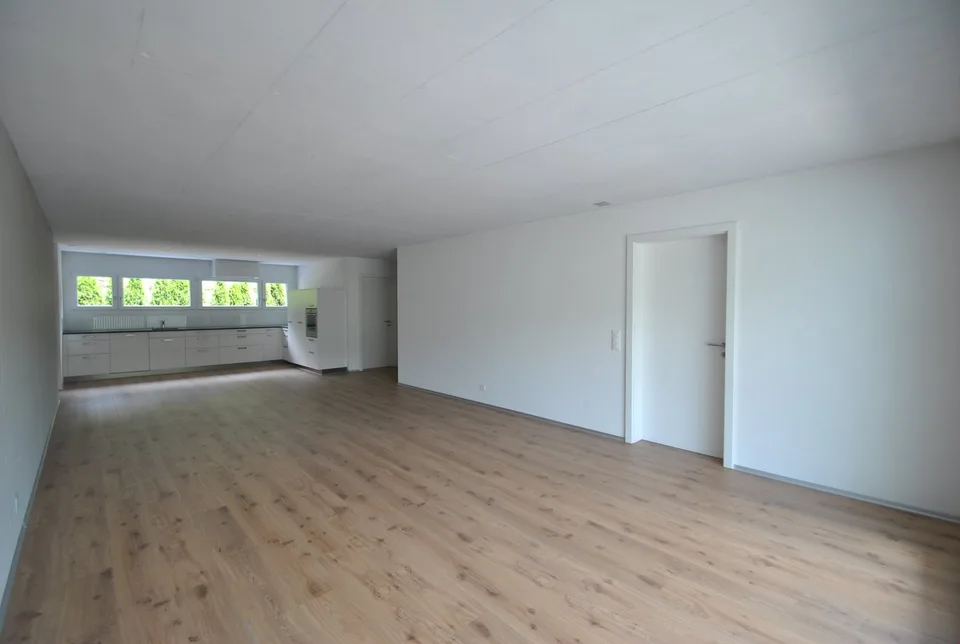 Roommate Search | Modern 4.5-room apartment in Boll with a view of the green