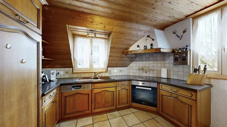 Charmante 4.5-Zimmer-Duplexwohnung mit Terrasse – Foto 8 von 10