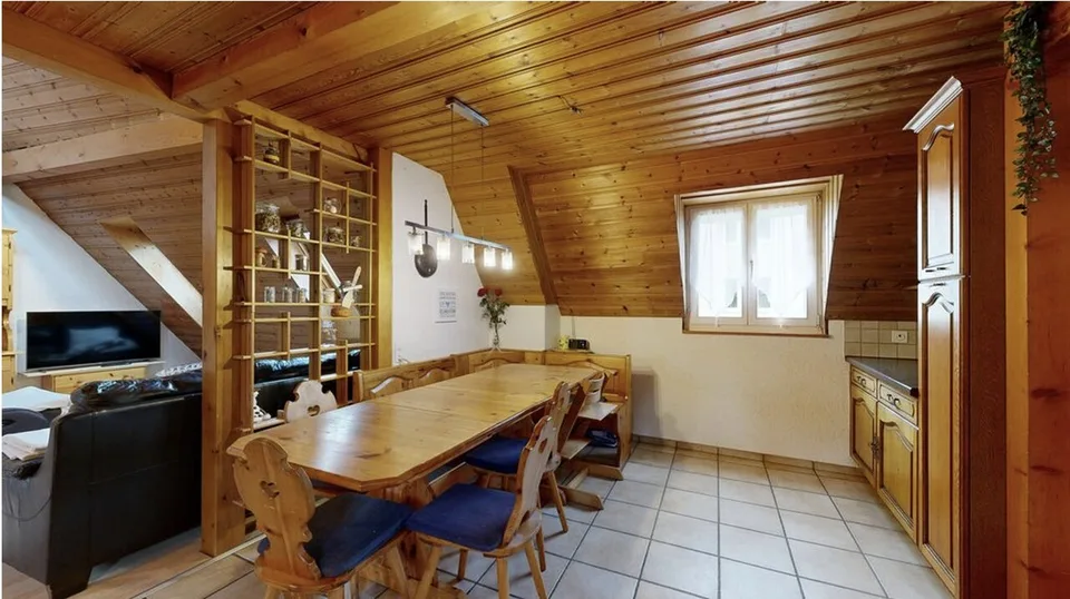 Charmante 4.5-Zimmer-Duplexwohnung mit Terrasse – Foto 9 von 10