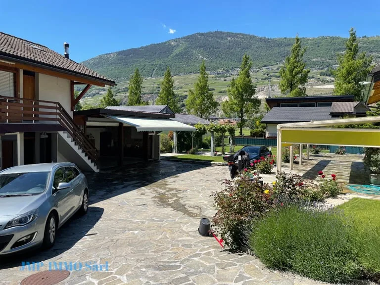 Beautiful opportunity, very beautiful villa with private access and tranquility