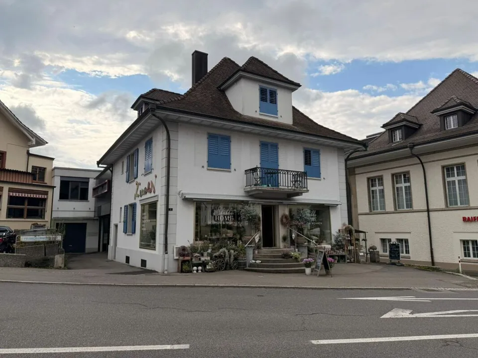 Gelegenheit: Wohn- und Gewerbeliegenschaft mit vielseitigem Nutzungspotenzial im Zentrum von Schöftland