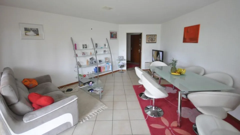 Spacious 2.5 room apartment with private garden