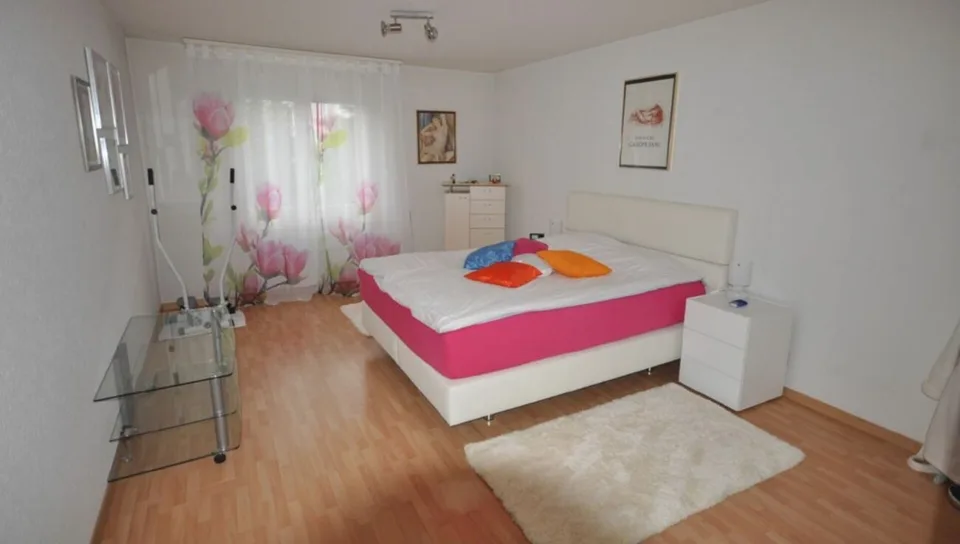 Spacious 2.5 room apartment with private garden